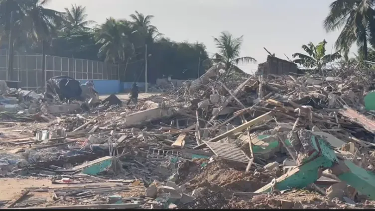 La Beach demolition